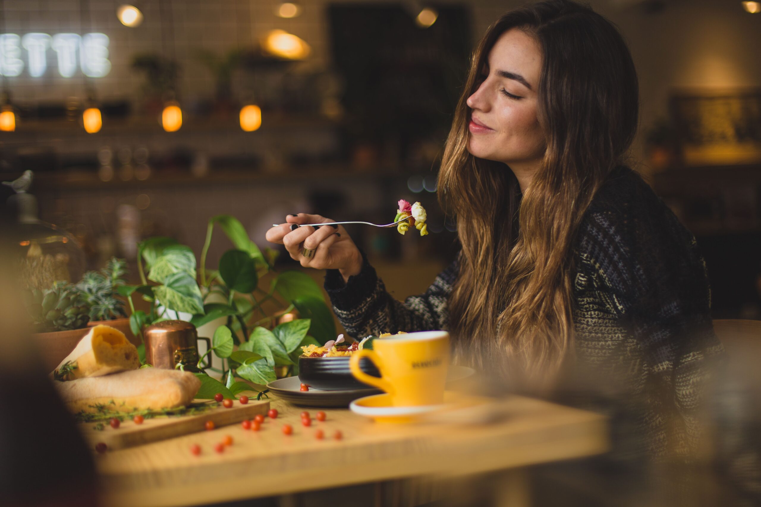 A prática do mindful eating na melhora da relação com a comida